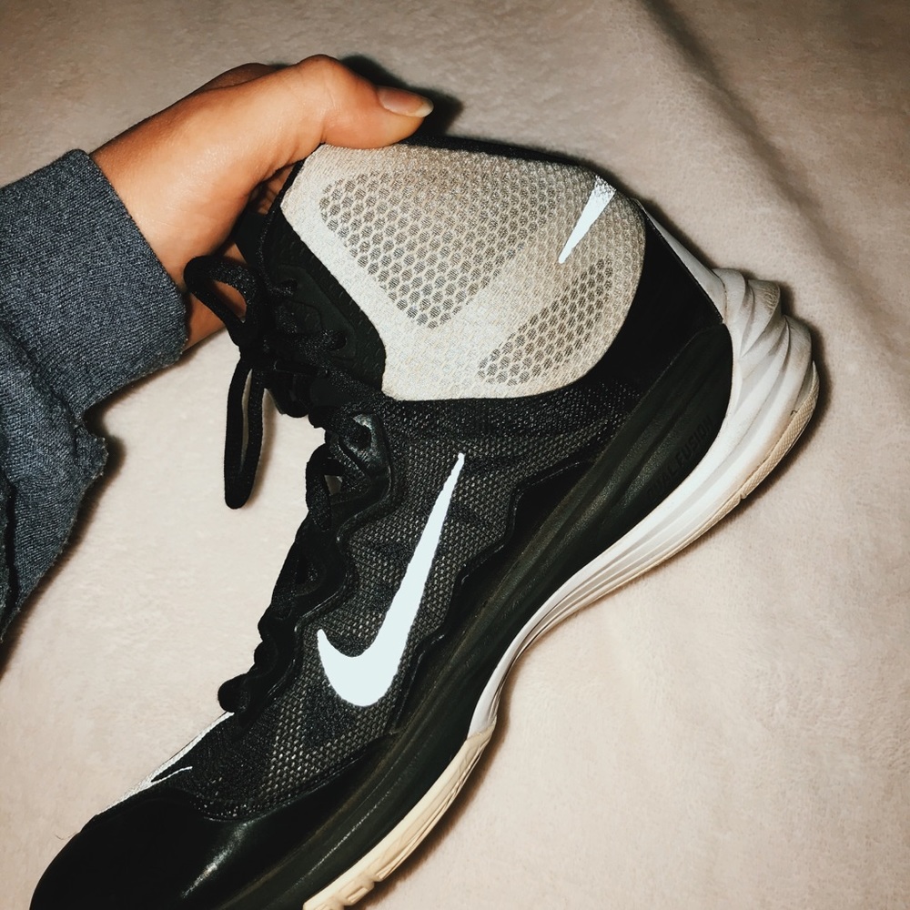 Nike Hyperdunks - image 3